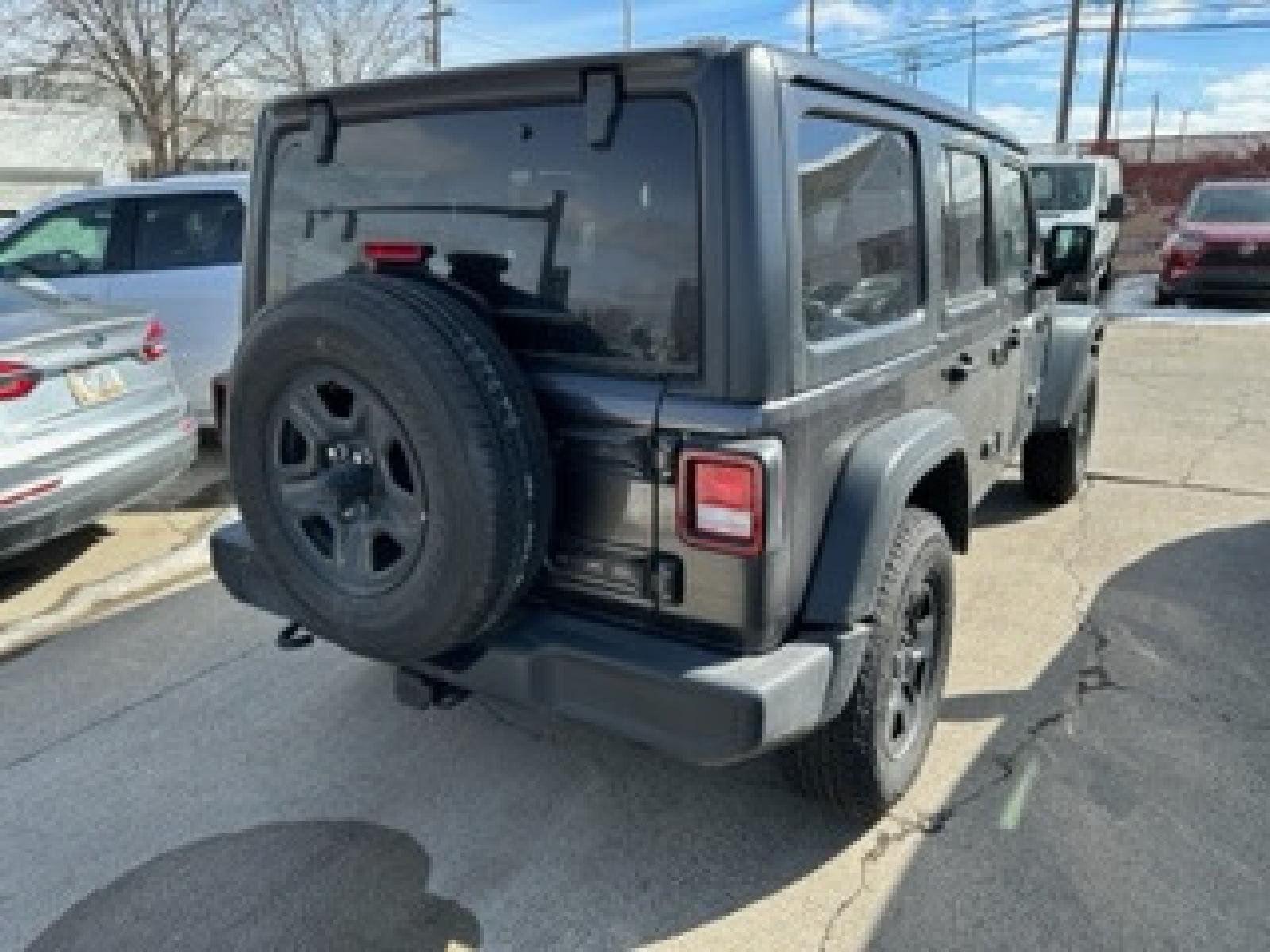 2018 SILVER Jeep Wrangler JK Unlimited Sport (1C4HJXDG8JW) with an 3.6L V6 DOHC 24V FFV engine, 6A transmission, located at 3200 1st Avenue North, Billings, MT, 59101, (406) 245-9055, 45.779270, -108.510742 - Super Sharp Jeep Unlimited Sport 4 door Hardtop! Automatic, 6 Cylinder Engine, Air Conditioning, Sport Package, Rear Mounted Spare Tire, Tow Package, One Owner and Much More! CarFax Dealer. Auto Brokers of Montana/AA&A Auto Rental/Fox Car Rental Billings - Photo #5