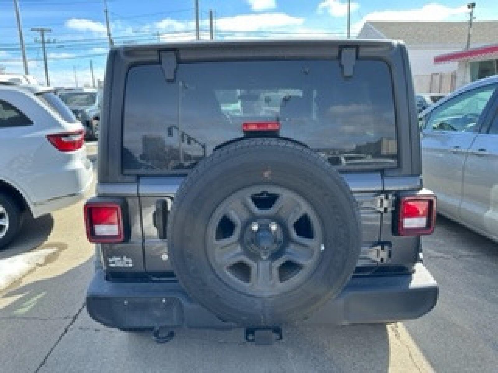 2018 SILVER Jeep Wrangler JK Unlimited Sport (1C4HJXDG8JW) with an 3.6L V6 DOHC 24V FFV engine, 6A transmission, located at 3200 1st Avenue North, Billings, MT, 59101, (406) 245-9055, 45.779270, -108.510742 - Super Sharp Jeep Unlimited Sport 4 door Hardtop! Automatic, 6 Cylinder Engine, Air Conditioning, Sport Package, Rear Mounted Spare Tire, Tow Package, One Owner and Much More! CarFax Dealer. Auto Brokers of Montana/AA&A Auto Rental/Fox Car Rental Billings - Photo #7