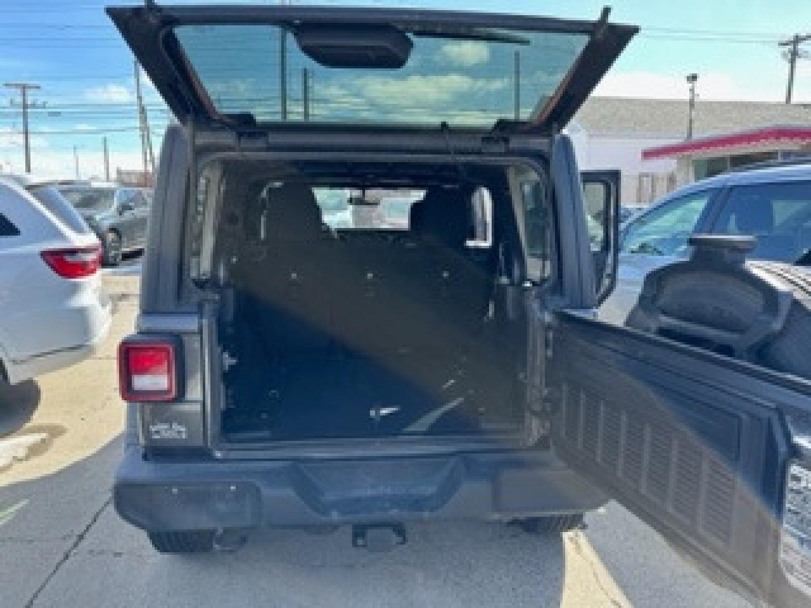 2018 SILVER Jeep Wrangler JK Unlimited Sport (1C4HJXDG8JW) with an 3.6L V6 DOHC 24V FFV engine, 6A transmission, located at 3200 1st Avenue North, Billings, MT, 59101, (406) 245-9055, 45.779270, -108.510742 - Super Sharp Jeep Unlimited Sport 4 door Hardtop! Automatic, 6 Cylinder Engine, Air Conditioning, Sport Package, Rear Mounted Spare Tire, Tow Package, One Owner and Much More! CarFax Dealer. Auto Brokers of Montana/AA&A Auto Rental/Fox Car Rental Billings - Photo #8