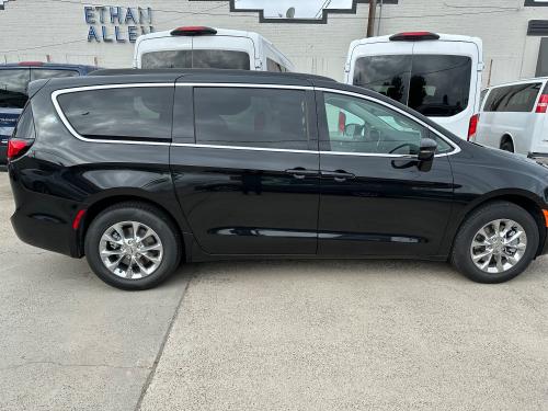 2022 Chrysler Pacifica Touring L AWD RENT-ME
