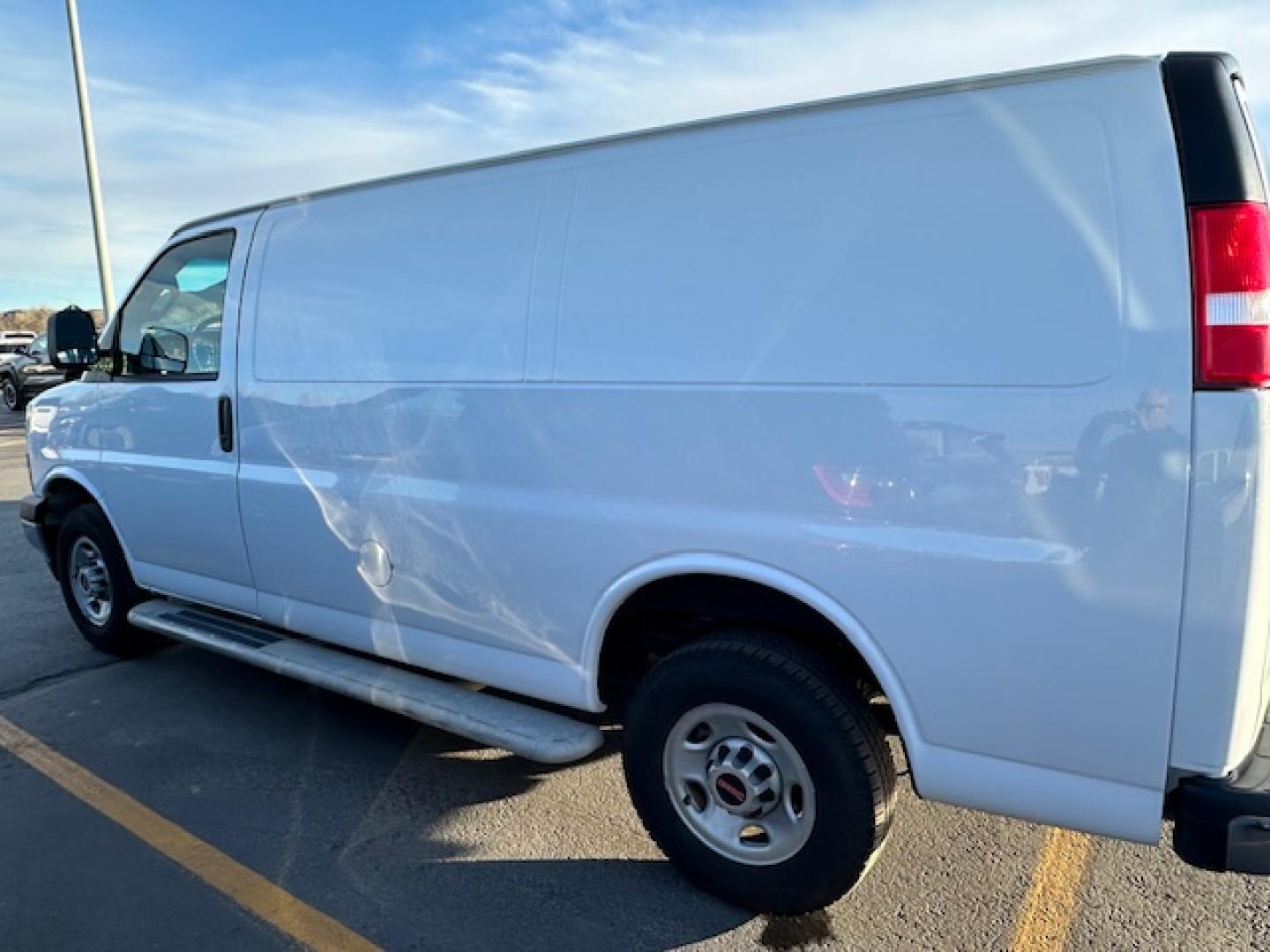 2022 White /Gray GMC Savana G2500 Cargo (1GTW7AFP6N1) with an 4.3L V6 engine, 6A transmission, located at 3200 1st Avenue North, Billings, MT, 59101, (406) 245-9055, 45.779270, -108.510742 - One Owner, Off-Lease 3/4 Ton Cargo Van. Bulk Head, Running Boards, Tilt Steering, Power Windows, Air Conditioning, Rear Cargo Floor Mat, 4.3 V6, and Only 30,000 Miles! CarFax Dealer Auto Brokers of Montana/AA&A Auto Rental/Fox CAr Rental Billings - Photo#3