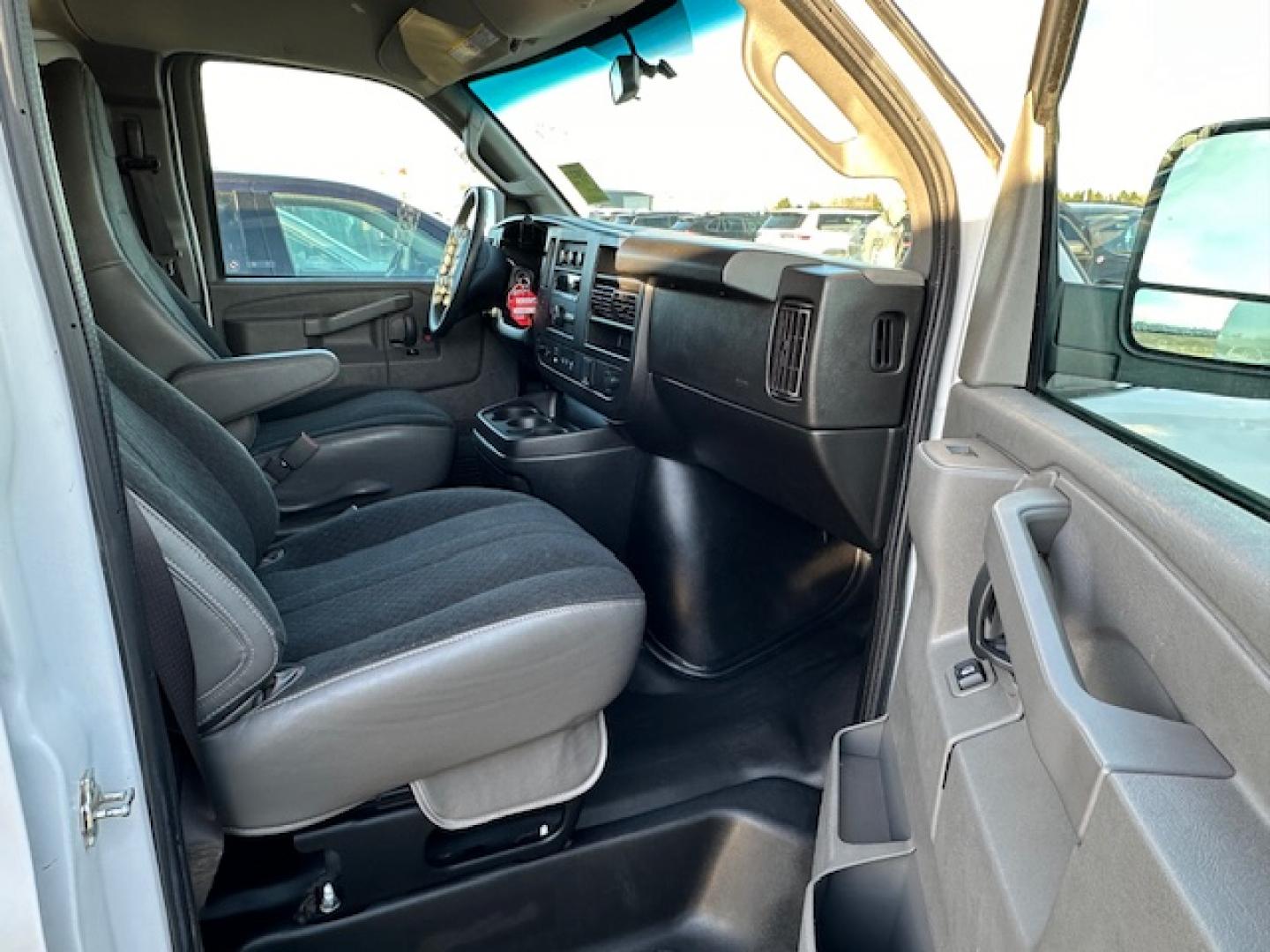2022 White /Gray GMC Savana G2500 Cargo (1GTW7AFP6N1) with an 4.3L V6 engine, 6A transmission, located at 3200 1st Avenue North, Billings, MT, 59101, (406) 245-9055, 45.779270, -108.510742 - One Owner, Off-Lease 3/4 Ton Cargo Van. Bulk Head, Running Boards, Tilt Steering, Power Windows, Air Conditioning, Rear Cargo Floor Mat, 4.3 V6, and Only 30,000 Miles! CarFax Dealer Auto Brokers of Montana/AA&A Auto Rental/Fox CAr Rental Billings - Photo#7