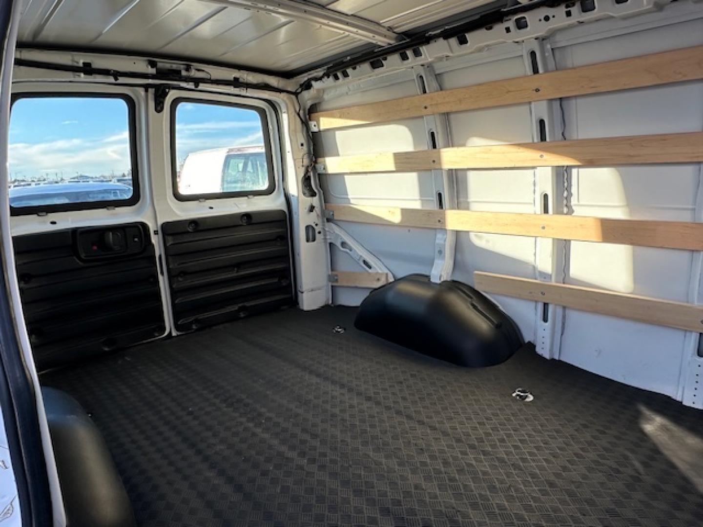 2022 White /Gray GMC Savana G2500 Cargo (1GTW7AFP6N1) with an 4.3L V6 engine, 6A transmission, located at 3200 1st Avenue North, Billings, MT, 59101, (406) 245-9055, 45.779270, -108.510742 - One Owner, Off-Lease 3/4 Ton Cargo Van. Bulk Head, Running Boards, Tilt Steering, Power Windows, Air Conditioning, Rear Cargo Floor Mat, 4.3 V6, and Only 30,000 Miles! CarFax Dealer Auto Brokers of Montana/AA&A Auto Rental/Fox CAr Rental Billings - Photo#11