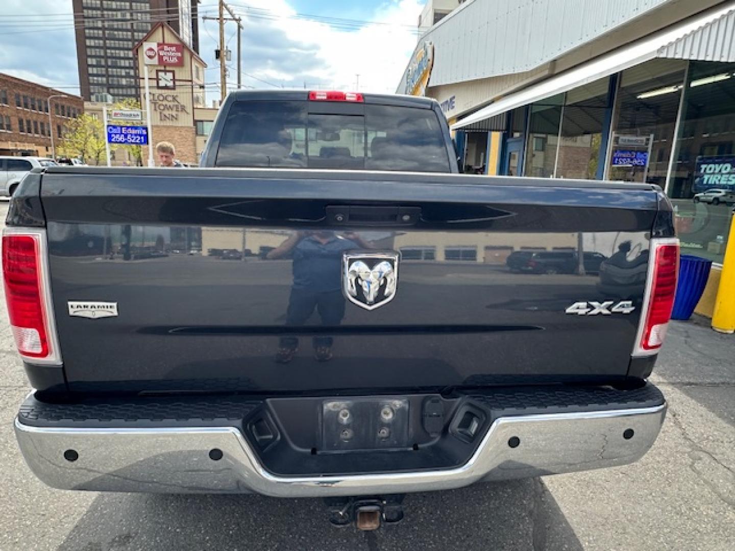 2015 Metallic /Charcoal leather RAM 3500 Laramie Crew Cab SWB 4WD (3C63R3EL6FG) with an 6.7L L6 OHV 24V TURBO DIESEL engine, 6-Speed Automatic transmission, located at 3200 1st Avenue North, Billings, MT, 59101, (406) 245-9055, 45.779270, -108.510742 - Super Nice and Rare, 1 Owner 3500 Crew Cab 4X4 Truck with All the Whistles and Bells! Cummins Diesel, Laramie Package, Power Moon Roof, Dual Power Seats, Bed Liner, Tow Package, Full Leather Interior, Automatic Transmission, Power Windows, Power Door Locks, Full Floor Mats, Dual Air Suspension for - Photo#7