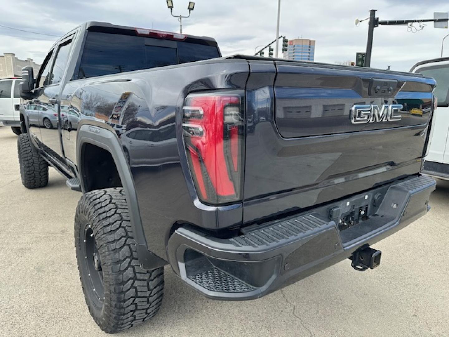 2024 Titanium Rush Metallic /Tu-Tone Leather GMC Sierra 2500HD AT4 Crew Cab 4WD (1GT49PEY3RF) with an 6.6L V8 OHV 16V TURBO DIESEL engine, 6A transmission, located at 3200 1st Avenue North, Billings, MT, 59101, (406) 245-9055, 45.779270, -108.510742 - A Gorgeous Truck with All the Options Including a Lift for Extra Clearance! Full LEather Interior with the Kalahari Accents, 6.6 DuraMax Diesel Power, Allison 10 Speed Automatic Transmission, Power Running Boards, Power Windows, Power Door Locks, Power Moon-Roof, Soft Tonneau Cover, Tow Package, Pa - Photo#5