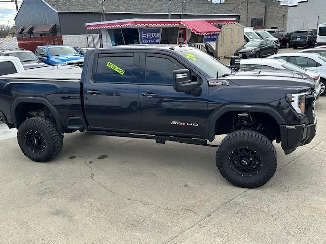 2024 Titanium Rush Metallic /Tu-Tone Leather GMC Sierra 2500HD AT4 Crew Cab 4WD (1GT49PEY3RF) with an 6.6L V8 OHV 16V TURBO DIESEL engine, 6A transmission, located at 3200 1st Avenue North, Billings, MT, 59101, (406) 245-9055, 45.779270, -108.510742 - A Gorgeous Truck with All the Options Including a Lift for Extra Clearance! Full LEather Interior with the Kalahari Accents, 6.6 DuraMax Diesel Power, Allison 10 Speed Automatic Transmission, Power Running Boards, Power Windows, Power Door Locks, Power Moon-Roof, Soft Tonneau Cover, Tow Package, Pa - Photo#7