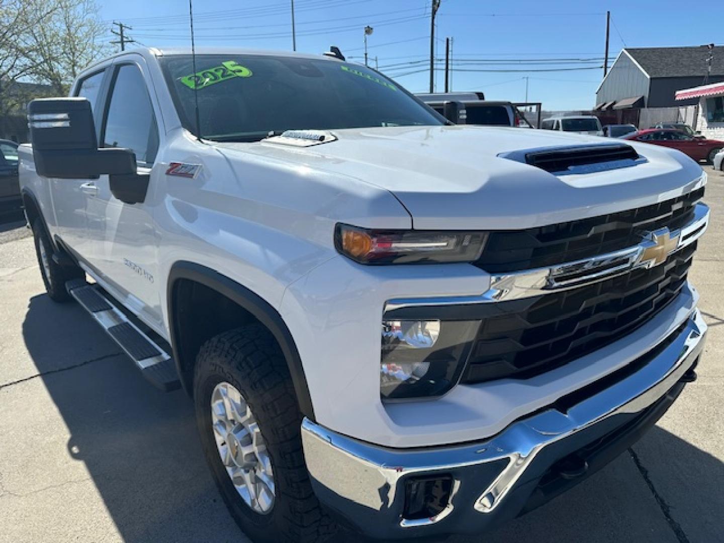 2025 White /Charcoal Chevrolet Silverado 2500HD LT Crew Cab Short Box 4WD (1GC1KNEY5SF) with an 6.6L V8 OHV 16V DIESEL engine, 6A transmission, located at 3200 1st Avenue North, Billings, MT, 59101, (406) 245-9055, 45.779270, -108.510742 - Super Nice DuraMax Crew Cab 2500 HD 4x4. Bed Liner, Power Seats, Power Windows, 6 Person Seating, Running Boards, Tilt Steering, Power Tailgate, Towing, Z71 Package, Automatic Transmission, Alloy Wheels and More! CarFax Dealer. Auto Brokers of Montana/AA&A Auto Rental/Fox Car Rental Billings- Photo#2
