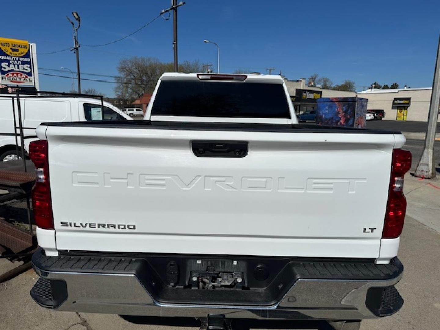 2025 White /Charcoal Chevrolet Silverado 2500HD LT Crew Cab Short Box 4WD (1GC1KNEY5SF) with an 6.6L V8 OHV 16V DIESEL engine, 6A transmission, located at 3200 1st Avenue North, Billings, MT, 59101, (406) 245-9055, 45.779270, -108.510742 - Super Nice DuraMax Crew Cab 2500 HD 4x4. Bed Liner, Power Seats, Power Windows, 6 Person Seating, Running Boards, Tilt Steering, Power Tailgate, Towing, Z71 Package, Automatic Transmission, Alloy Wheels and More! CarFax Dealer. Auto Brokers of Montana/AA&A Auto Rental/Fox Car Rental Billings- Photo#5