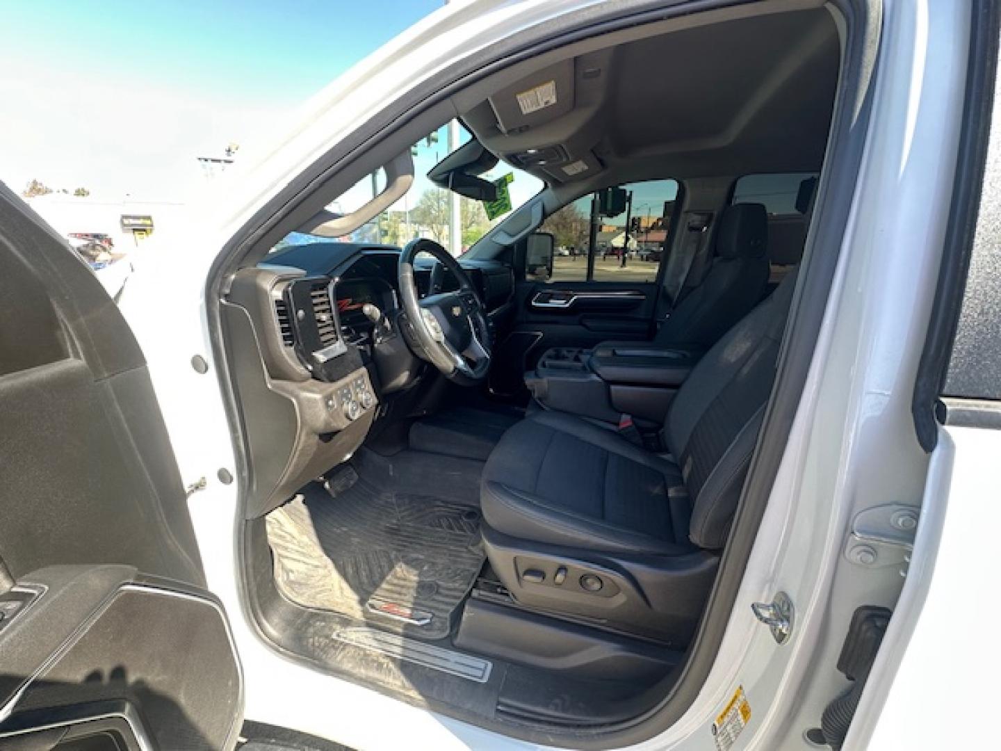2025 White /Charcoal Chevrolet Silverado 2500HD LT Crew Cab Short Box 4WD (1GC1KNEY5SF) with an 6.6L V8 OHV 16V DIESEL engine, 6A transmission, located at 3200 1st Avenue North, Billings, MT, 59101, (406) 245-9055, 45.779270, -108.510742 - Super Nice DuraMax Crew Cab 2500 HD 4x4. Bed Liner, Power Seats, Power Windows, 6 Person Seating, Running Boards, Tilt Steering, Power Tailgate, Towing, Z71 Package, Automatic Transmission, Alloy Wheels and More! CarFax Dealer. Auto Brokers of Montana/AA&A Auto Rental/Fox Car Rental Billings- Photo#8