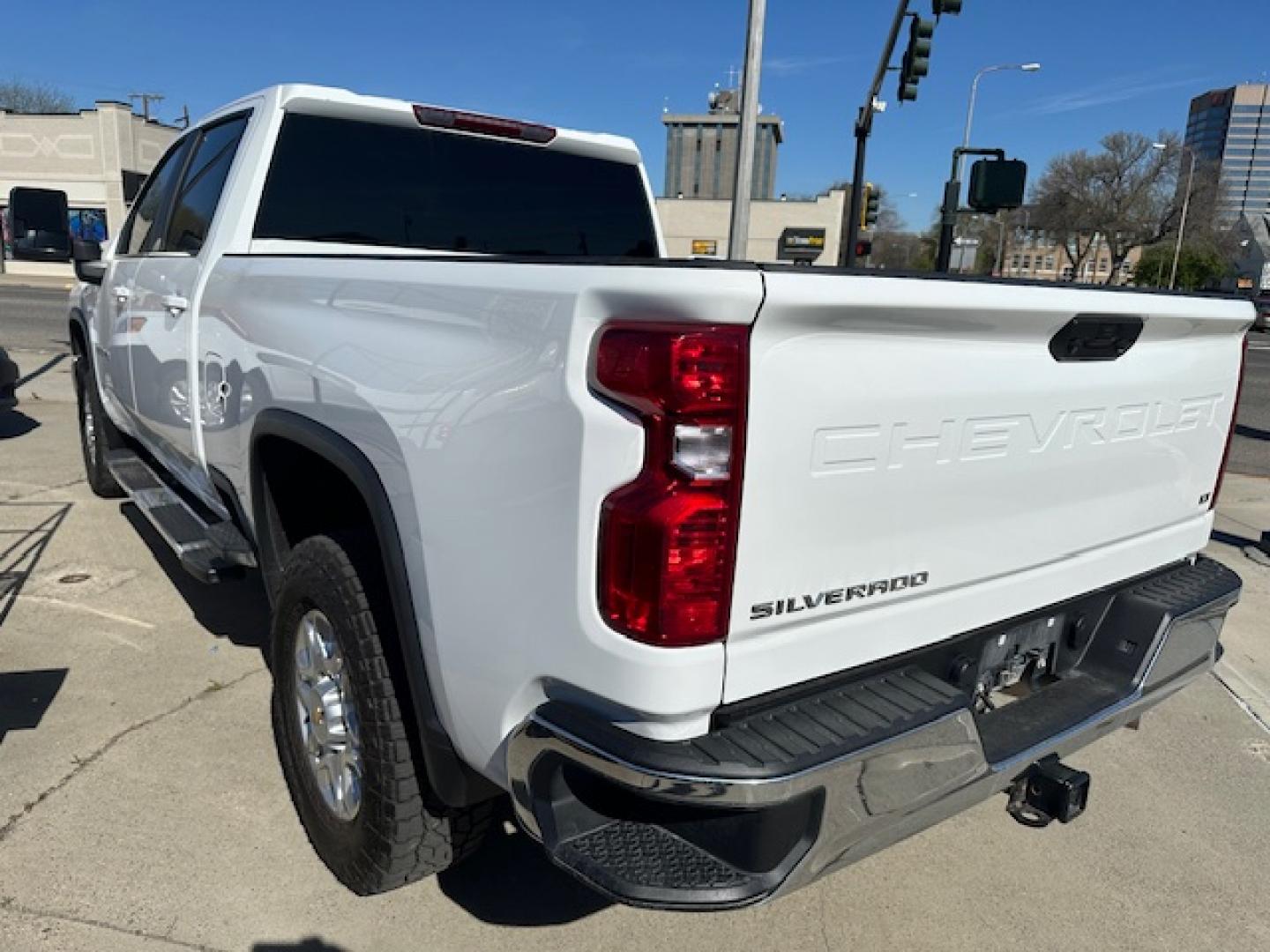 2025 White /Charcoal Chevrolet Silverado 2500HD LT Crew Cab Short Box 4WD (1GC1KNEY5SF) with an 6.6L V8 OHV 16V DIESEL engine, 6A transmission, located at 3200 1st Avenue North, Billings, MT, 59101, (406) 245-9055, 45.779270, -108.510742 - Super Nice DuraMax Crew Cab 2500 HD 4x4. Bed Liner, Power Seats, Power Windows, 6 Person Seating, Running Boards, Tilt Steering, Power Tailgate, Towing, Z71 Package, Automatic Transmission, Alloy Wheels and More! CarFax Dealer. Auto Brokers of Montana/AA&A Auto Rental/Fox Car Rental Billings- Photo#6