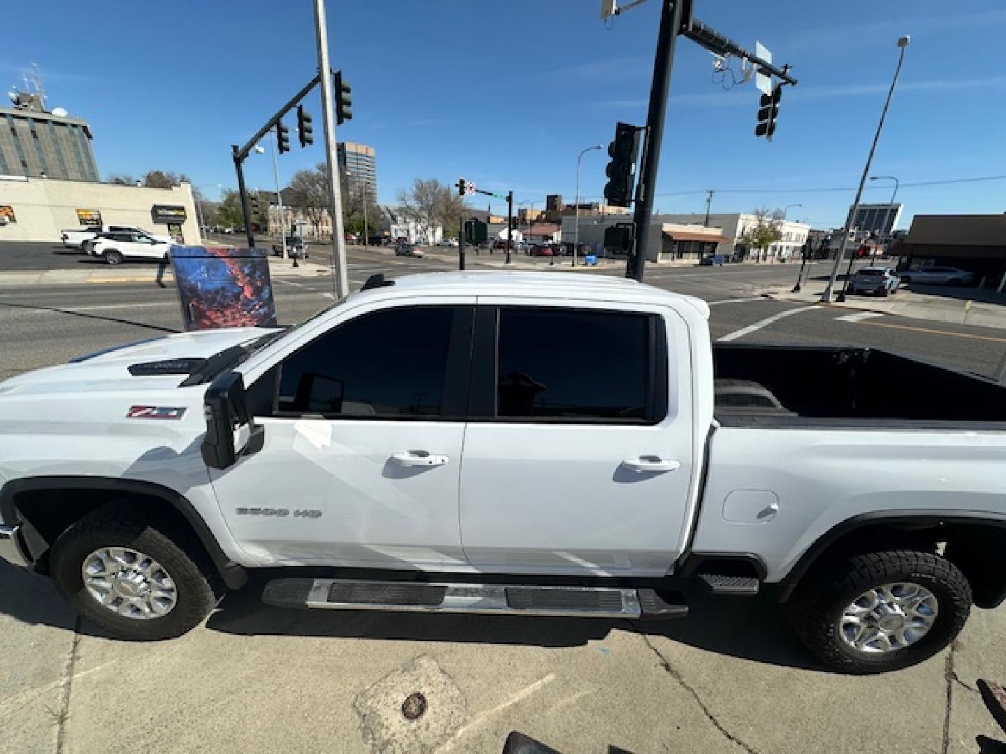 2025 White /Charcoal Chevrolet Silverado 2500HD LT Crew Cab Short Box 4WD (1GC1KNEY5SF) with an 6.6L V8 OHV 16V DIESEL engine, 6A transmission, located at 3200 1st Avenue North, Billings, MT, 59101, (406) 245-9055, 45.779270, -108.510742 - Super Nice DuraMax Crew Cab 2500 HD 4x4. Bed Liner, Power Seats, Power Windows, 6 Person Seating, Running Boards, Tilt Steering, Power Tailgate, Towing, Z71 Package, Automatic Transmission, Alloy Wheels and More! CarFax Dealer. Auto Brokers of Montana/AA&A Auto Rental/Fox Car Rental Billings- Photo#7