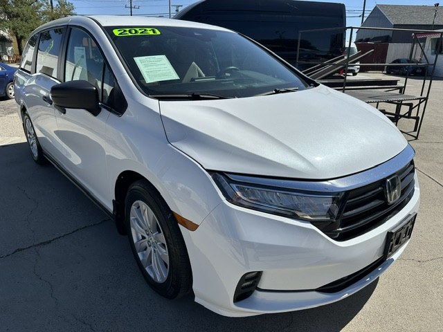 2021 White /Light Gray Honda Odyssey LX (5FNRL6H27MB) with an 3.5L V6 SOHC 24V engine, 9A transmission, located at 3200 1st Avenue North, Billings, MT, 59101, (406) 245-9055, 45.779270, -108.510742 - Super Nice Montana Trade-In with Only 43,137 Miles! Honda Quality with the Upgraded LX Package, Power Seat, Power Windows, Quad Seating, Power Windows, Power Door Locks, Tilt Steering Column, Cruise Control, Factory Wheels and Much More:) CarFax Dealer. Auto Brokers of Montana/AA&A Auto Rental/Fo- Photo#2