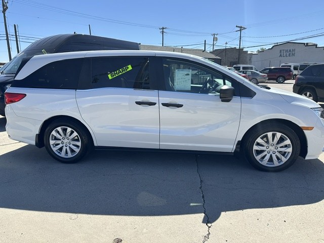2021 White /Light Gray Honda Odyssey LX (5FNRL6H27MB) with an 3.5L V6 SOHC 24V engine, 9A transmission, located at 3200 1st Avenue North, Billings, MT, 59101, (406) 245-9055, 45.779270, -108.510742 - Super Nice Montana Trade-In with Only 43,137 Miles! Honda Quality with the Upgraded LX Package, Power Seat, Power Windows, Quad Seating, Power Windows, Power Door Locks, Tilt Steering Column, Cruise Control, Factory Wheels and Much More:) CarFax Dealer. Auto Brokers of Montana/AA&A Auto Rental/Fo- Photo#3