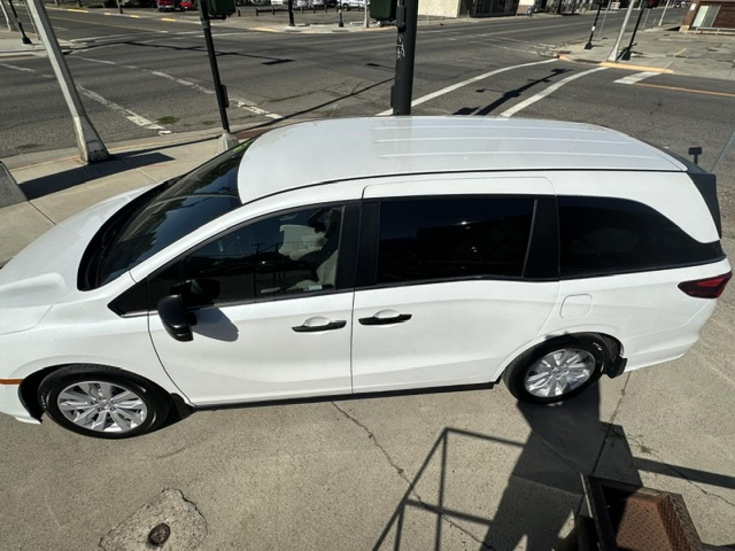 2021 White /Light Gray Honda Odyssey LX (5FNRL6H27MB) with an 3.5L V6 SOHC 24V engine, 9A transmission, located at 3200 1st Avenue North, Billings, MT, 59101, (406) 245-9055, 45.779270, -108.510742 - Super Nice Montana Trade-In with Only 43,137 Miles! Honda Quality with the Upgraded LX Package, Power Seat, Power Windows, Quad Seating, Power Windows, Power Door Locks, Tilt Steering Column, Cruise Control, Factory Wheels and Much More:) CarFax Dealer. Auto Brokers of Montana/AA&A Auto Rental/Fo- Photo#16